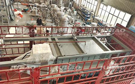 青海姜先生訂購的TLD-1000石墨粉噸包拆袋機發貨