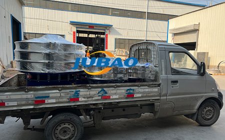 河南安陽客戶訂購400、800旋振篩發貨中