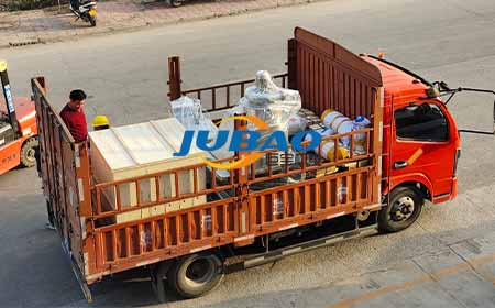 江蘇客戶訂購的無塵投料站+上料機發走