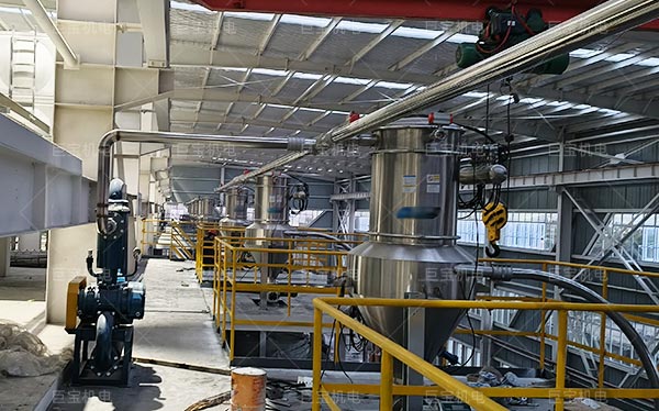 某客戶現場硅微粉無塵投料連續輸送現場